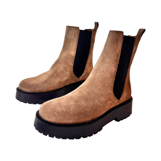 Beatles in Camoscio Taupe – Contrasto Black & Suola Antiscivolo