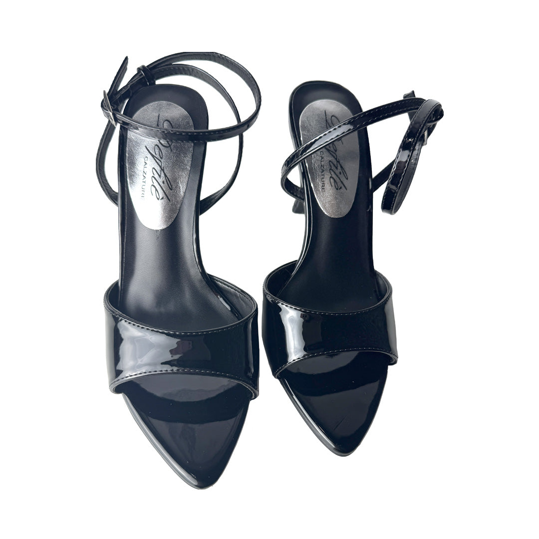 Defilè Sandalo Vernice Nero – Stiletto 9 cm con Cinturino Incrociato