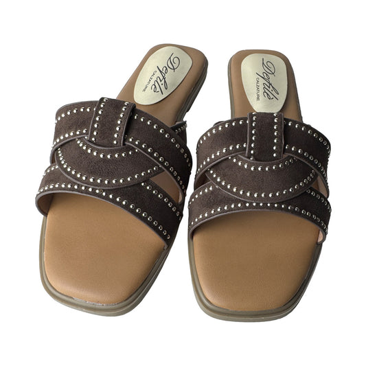 Ciabatta Flat Suede Testa di Moro con Fasce Intrecciate e Borchie Oro – Defilè