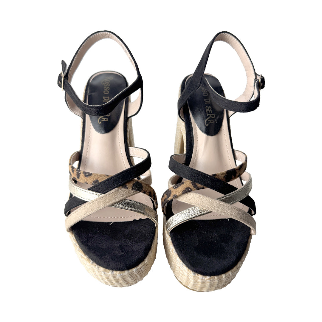 Sandalo Plateau Raffia con Fasce Maculate Nero e Oro – Rosso di Sera