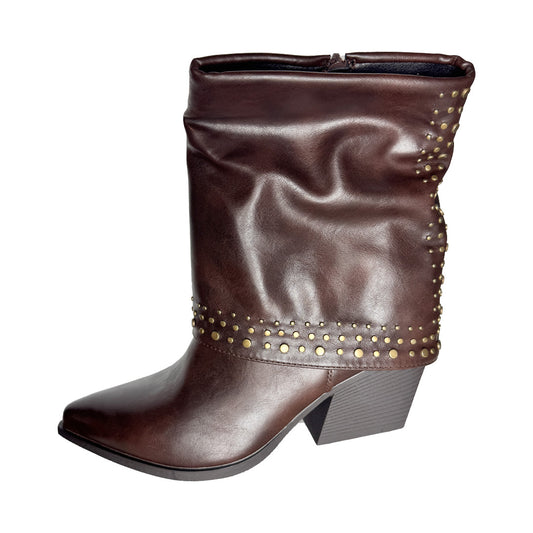 Stivaletto Camoscio Cammello – Tacco Legno 80 e Dettaglio Fibbia Oro