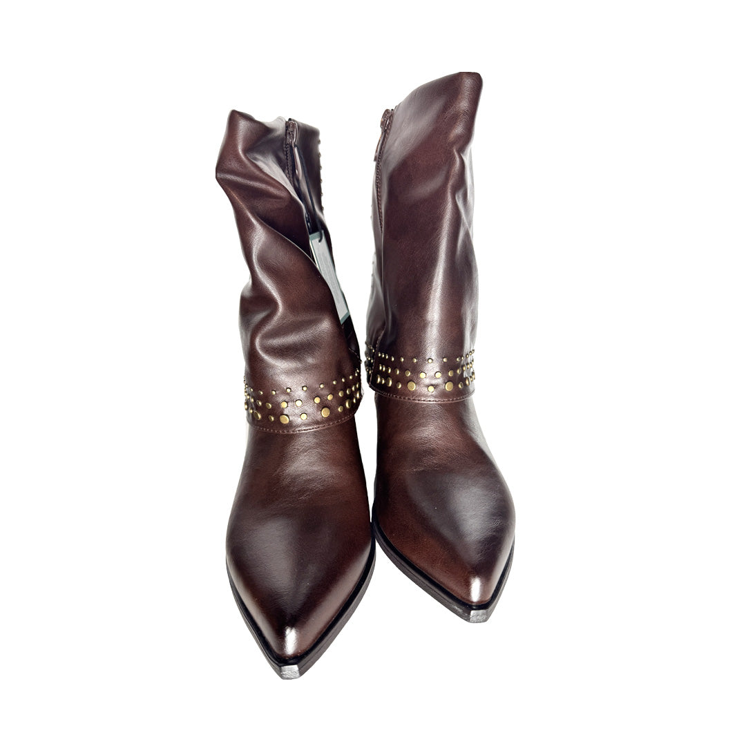 Stivaletto Camoscio Cammello – Tacco Legno 80 e Dettaglio Fibbia Oro