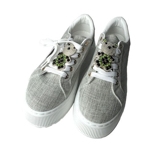 Sneaker verde salvia Ninì Paris con charm orsetto e para alta