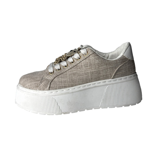 Sneaker color sabbia Ninì Paris con charm orsetto e para alta