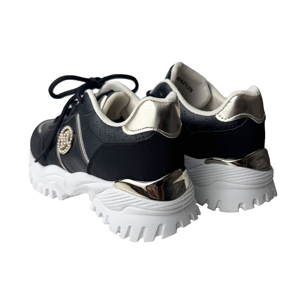 Sneaker nera Defilè traforata con strass e suola carrarmato