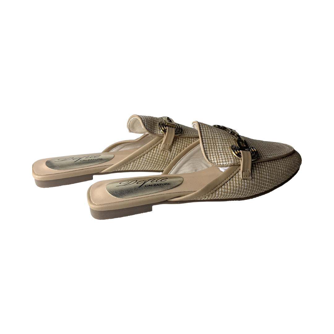 Defilè Ciabattina Rafia Sabbia – Catena Oro Mule Flat