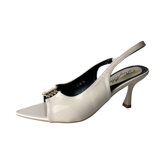 Defilè Chanel Vernice Crema – Spuntata con Inserto Oro e Tacco Rocchetto 7 cm