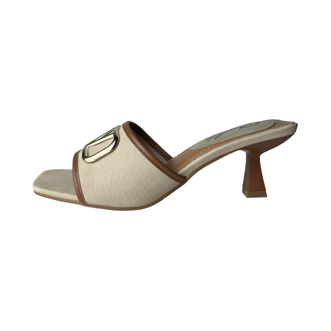 Defilè Sabot Bicolor Canvas Biscotto e Cognac – Placca V Oro e Tacco 7 cm