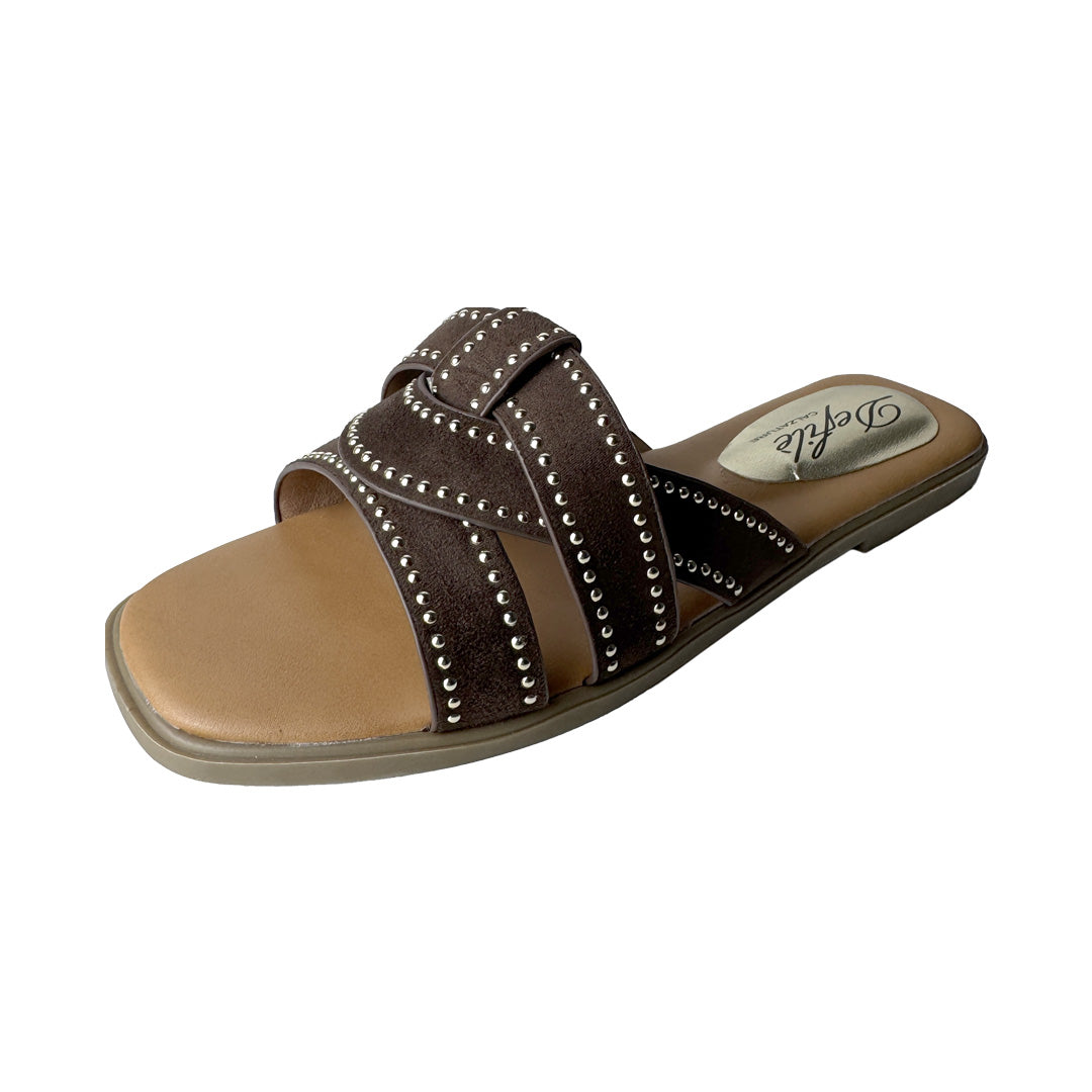 Ciabatta Flat Suede Testa di Moro con Fasce Intrecciate e Borchie Oro – Defilè