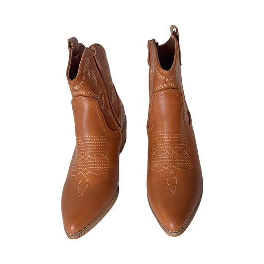 Stivali Camperos C'est Moi: Tonalità Camello, Eleganti Impunture Beige e Tacco Legno