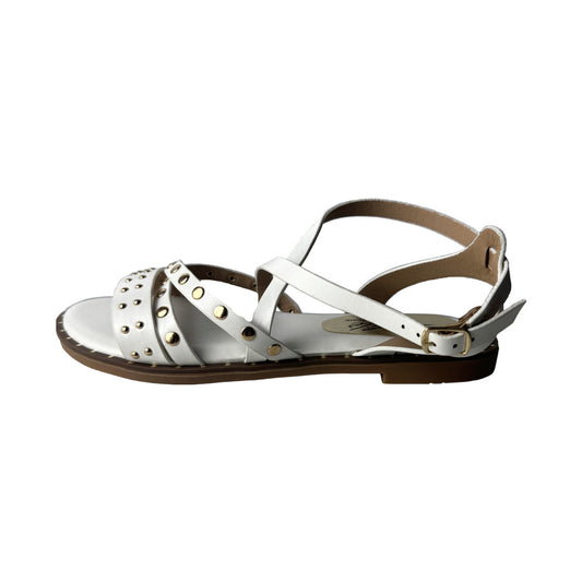 Sandalo Flat Bianco con Fasce Intrecciate e Borchie Oro – Defilè