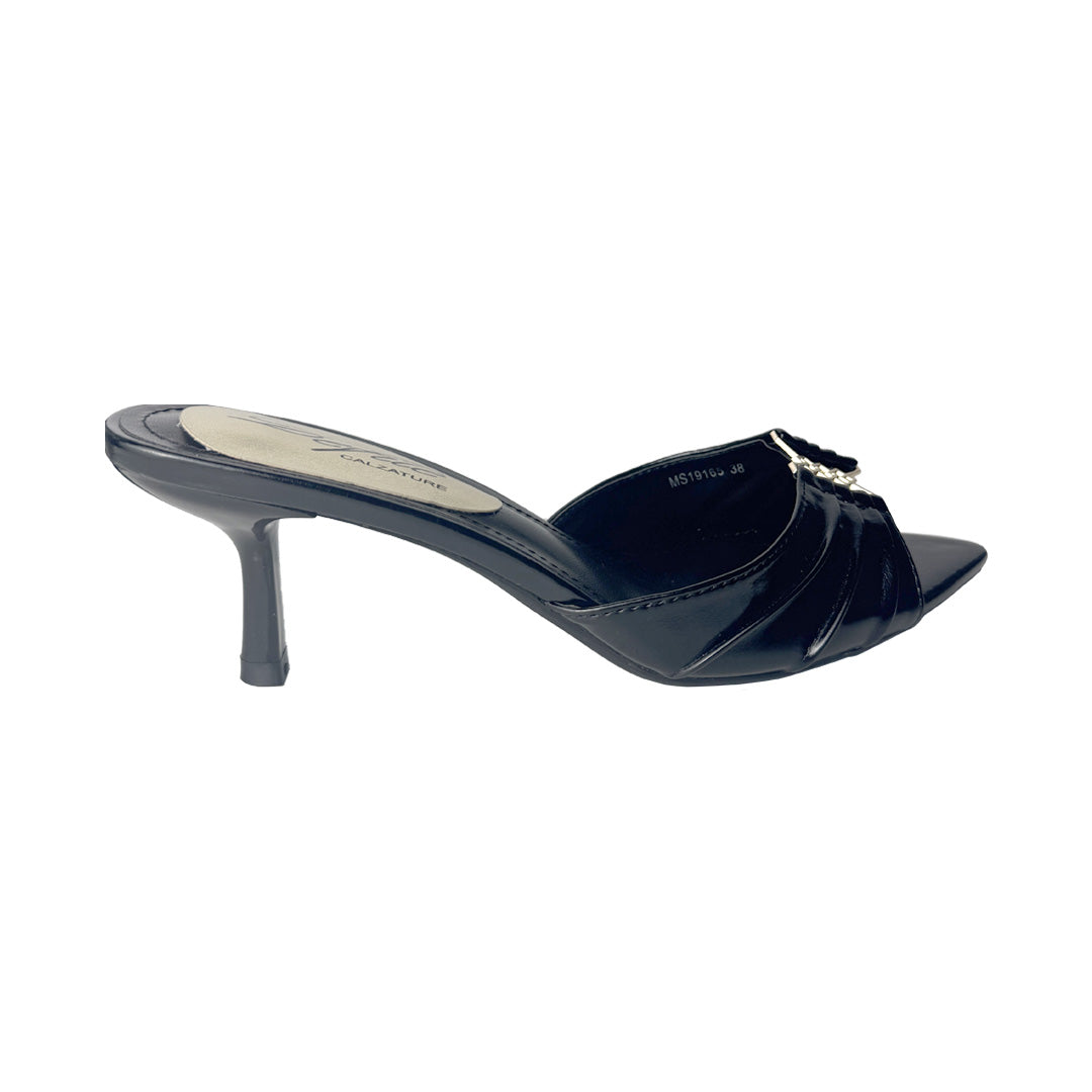 Sabot Nero Elegante con Fascia Drappeggiata e Dettaglio Oro – Defilè