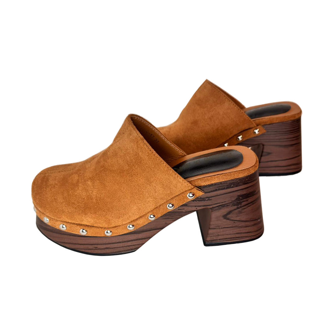 Sabot marrone "Rosso di Sera" in Camoscio e Borchie - Tacco Effetto Legno 7cm