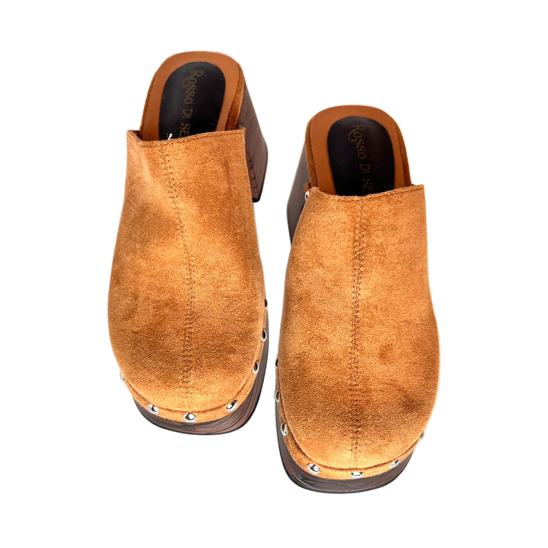 Sabot marrone "Rosso di Sera" in Camoscio e Borchie - Tacco Effetto Legno 7cm