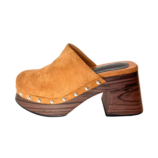 Sabot marrone "Rosso di Sera" in Camoscio e Borchie - Tacco Effetto Legno 7cm