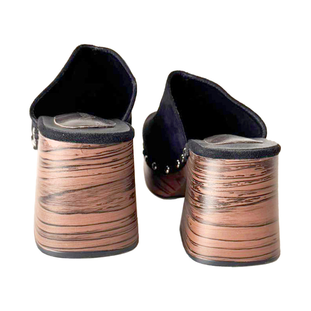 Sabot nero "Rosso di Sera" in Camoscio e Borchie - Tacco Effetto Legno 7cm