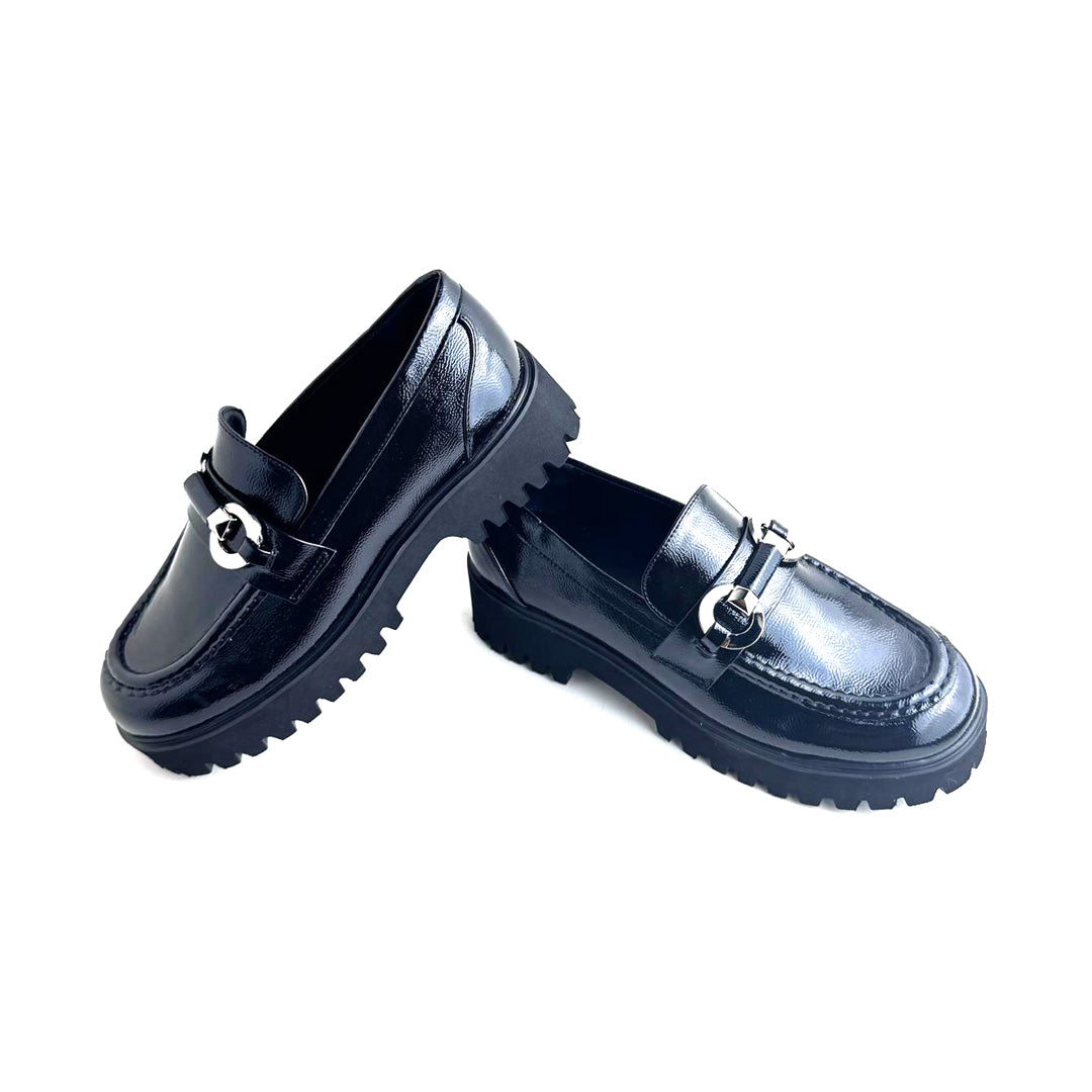 Mocassino Donna in Vernice Nero con Suola Carrarmato e Catena Argento