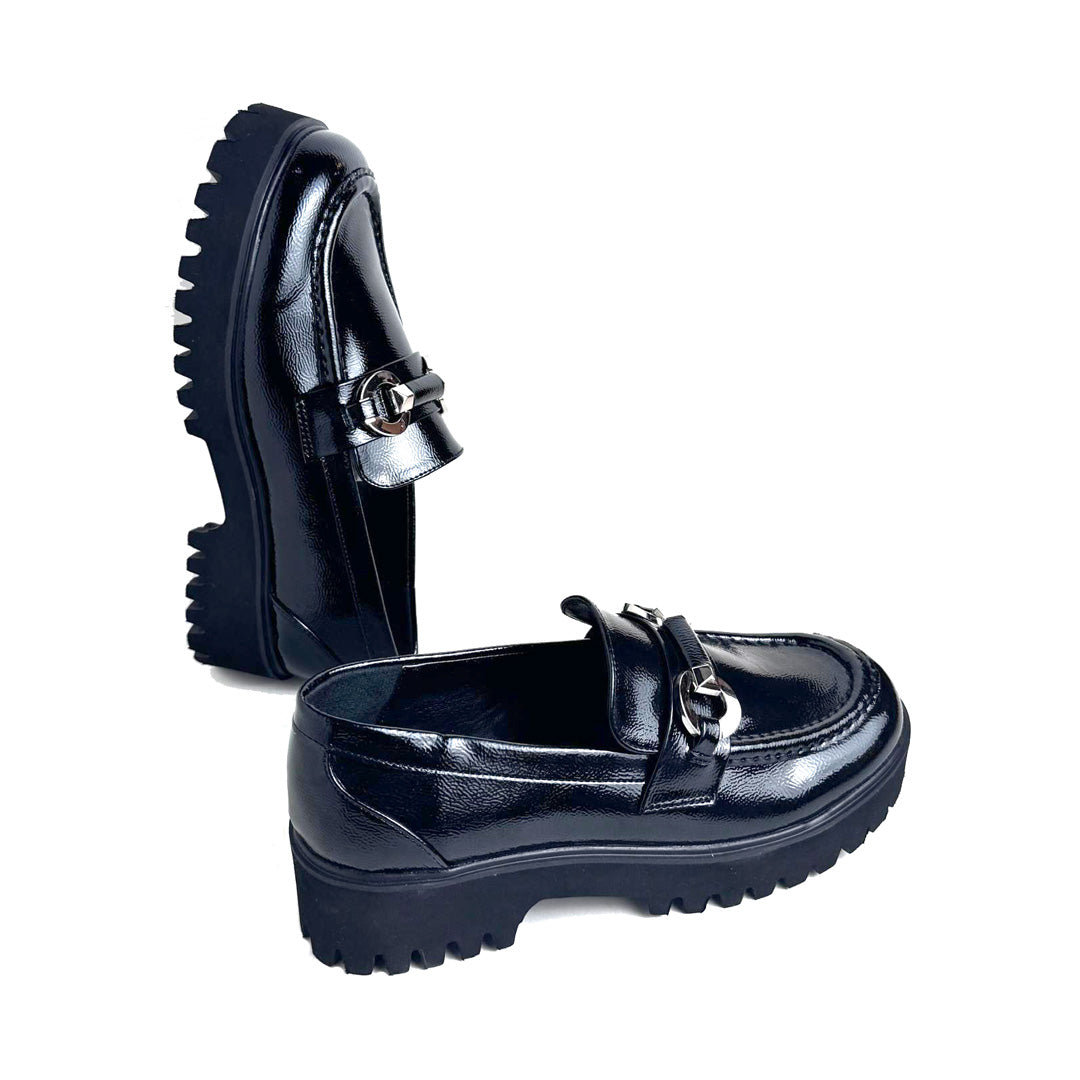 Mocassino Donna in Vernice Nero con Suola Carrarmato e Catena Argento